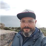 Soy un pizzero italiano profesional con experiencia de trece años doy clase de cómo hacer masa, como usar horno de leña y otros tipos; conozco muchas recetas de pizza